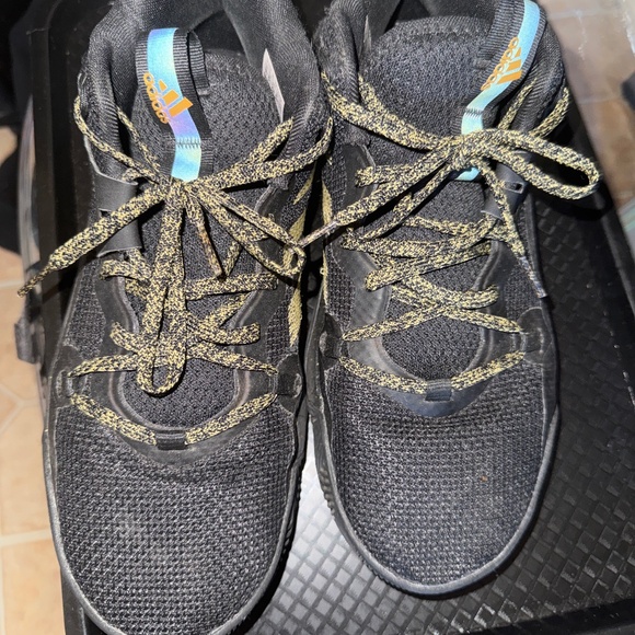 BASKETBALL SHOES - Picture 1 of 4